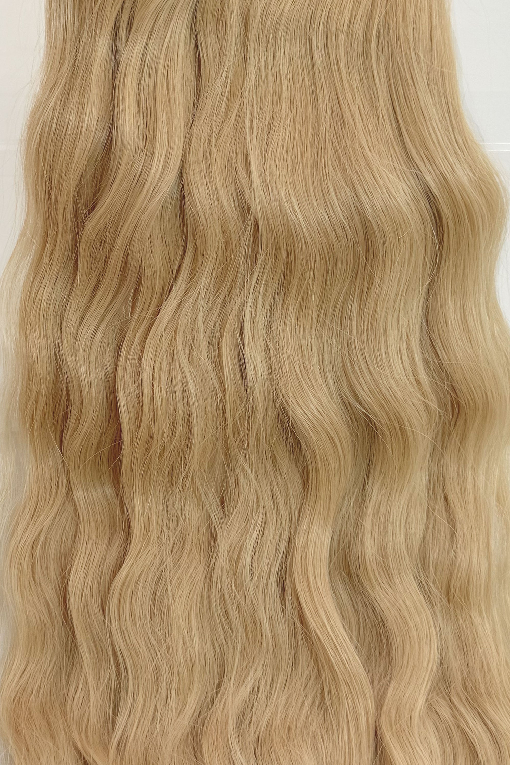 Behair professional Keratin Tip "Premium" 26" (65cm) Natural Wave Light Gold Blond #24 - 25g (Standard - 0.7g each pcs) hair extensions